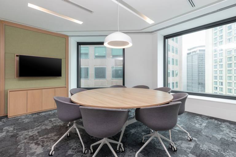 Redhill - RH1 2LZ \ Productive Team Workspace with 4 Workstations