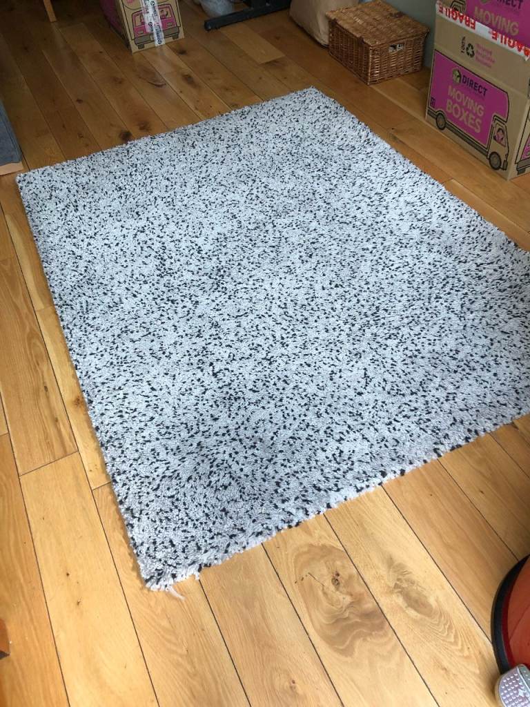 IKEA VINDUM Grey High-Pile Rug – 133 x 180 cm