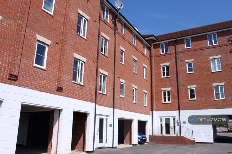 2 bedroom flat in Bradford Drive, Colchester, CO4 (2 bed) (#2737768)