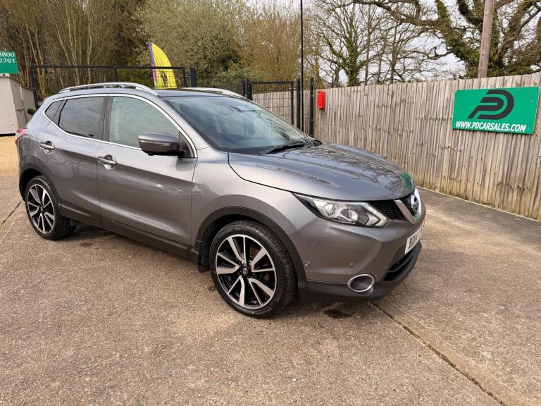 2014 NISSAN QASHQAI 1.5 dCI TEKNA - SAT NAV -HEATED LEATHER - PAN ROOF- £20 TAX