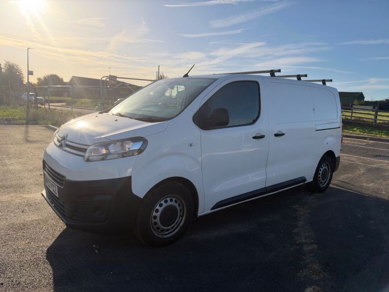 22 plate Citrine dispatch with Aircon NO VAT