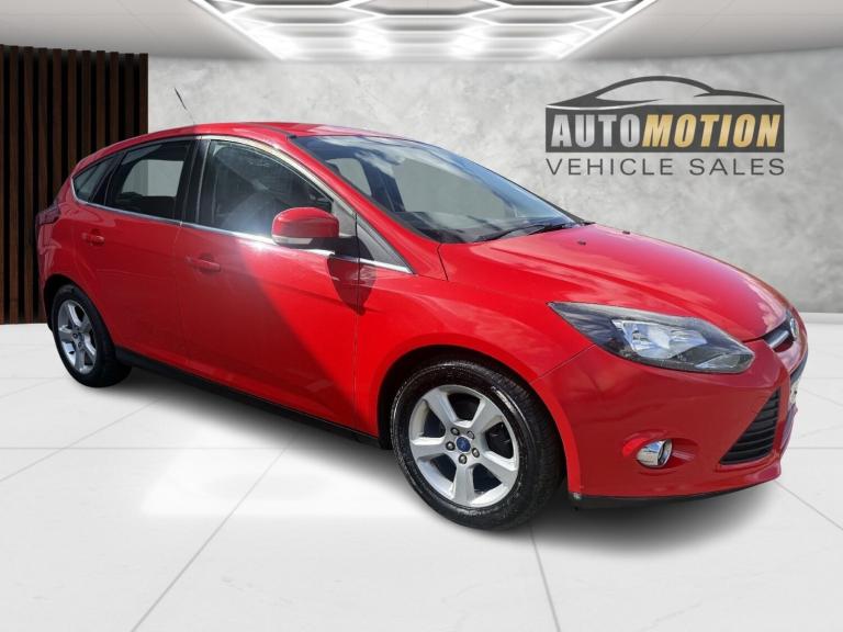 FORD FOCUS 1.6 Zetec Navigator Red Manual Petrol 2014