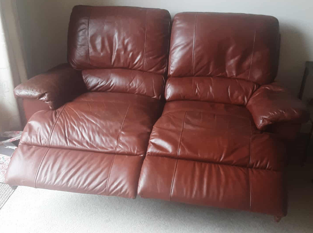 DFS recliner leather sofa (can deliver)