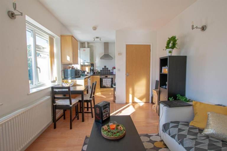 Hillsborough Cute Apartment beside the Park
