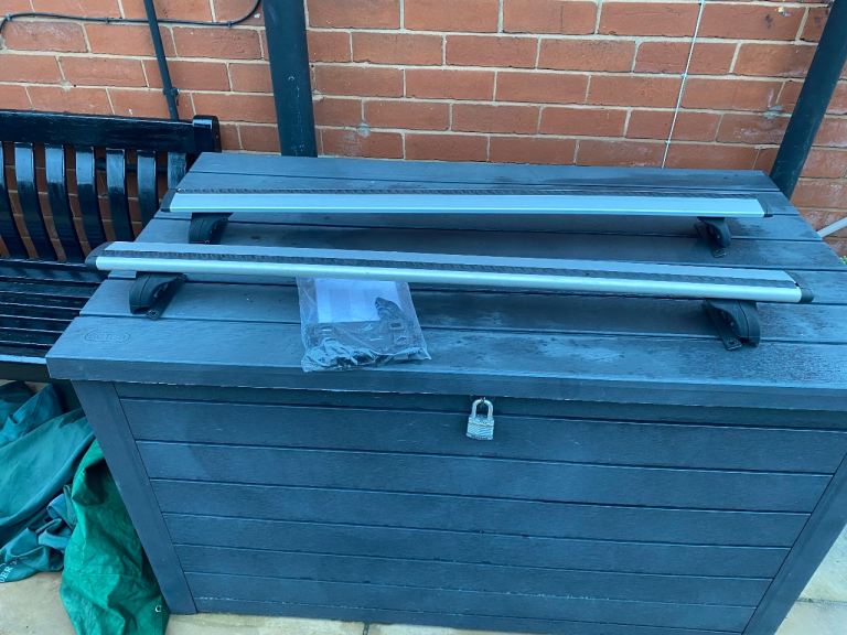 Almost new roof bars