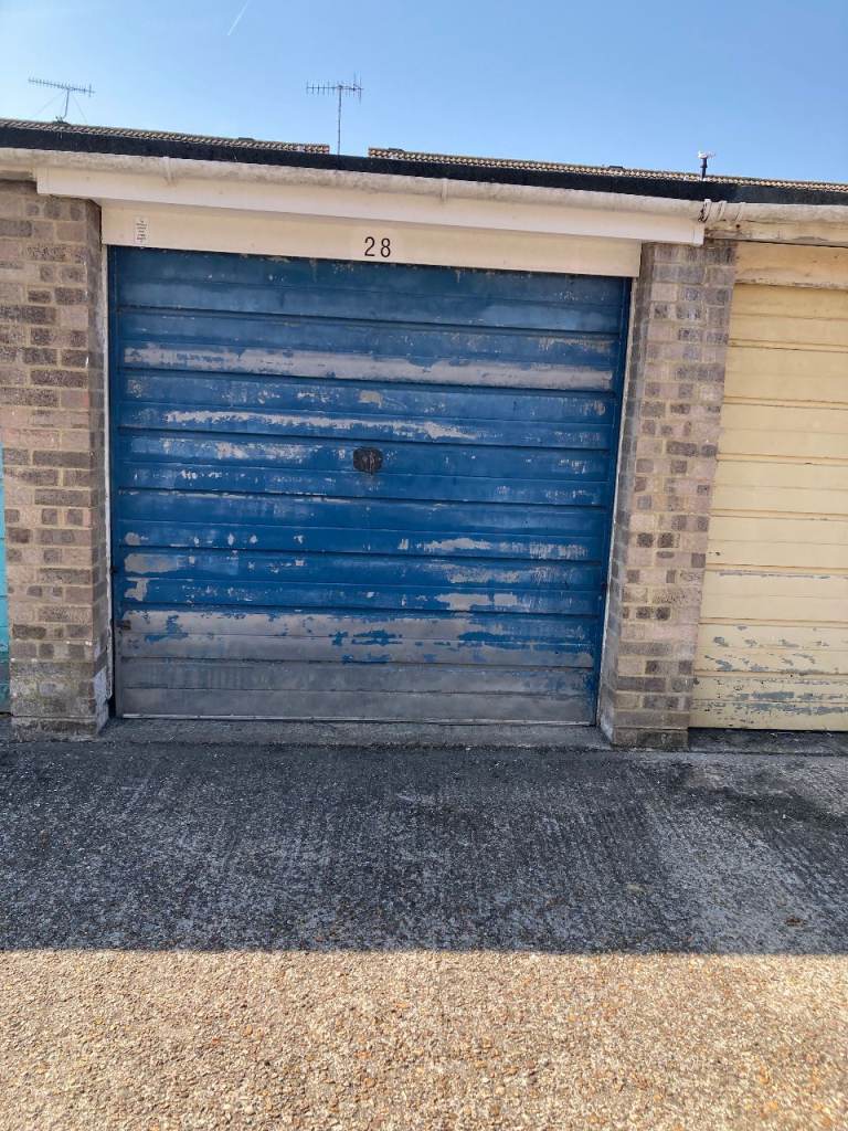 SINGLE GARAGE TO LET IN WORTHING