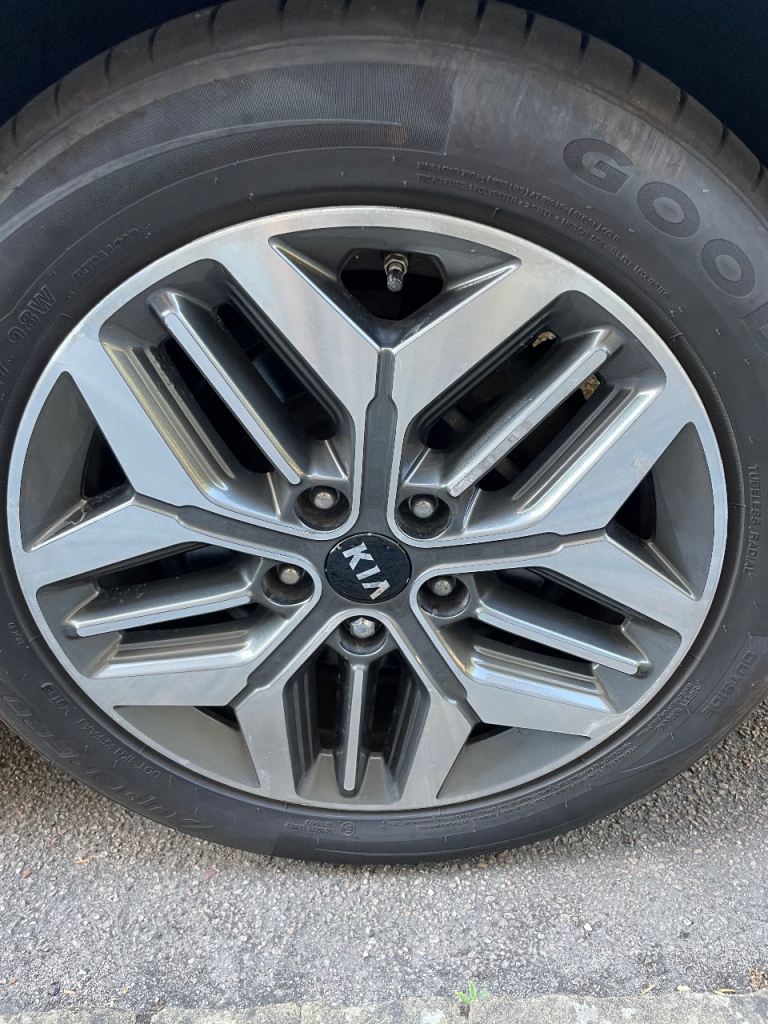 Kia optima 17 inch x 4 alloy wheels