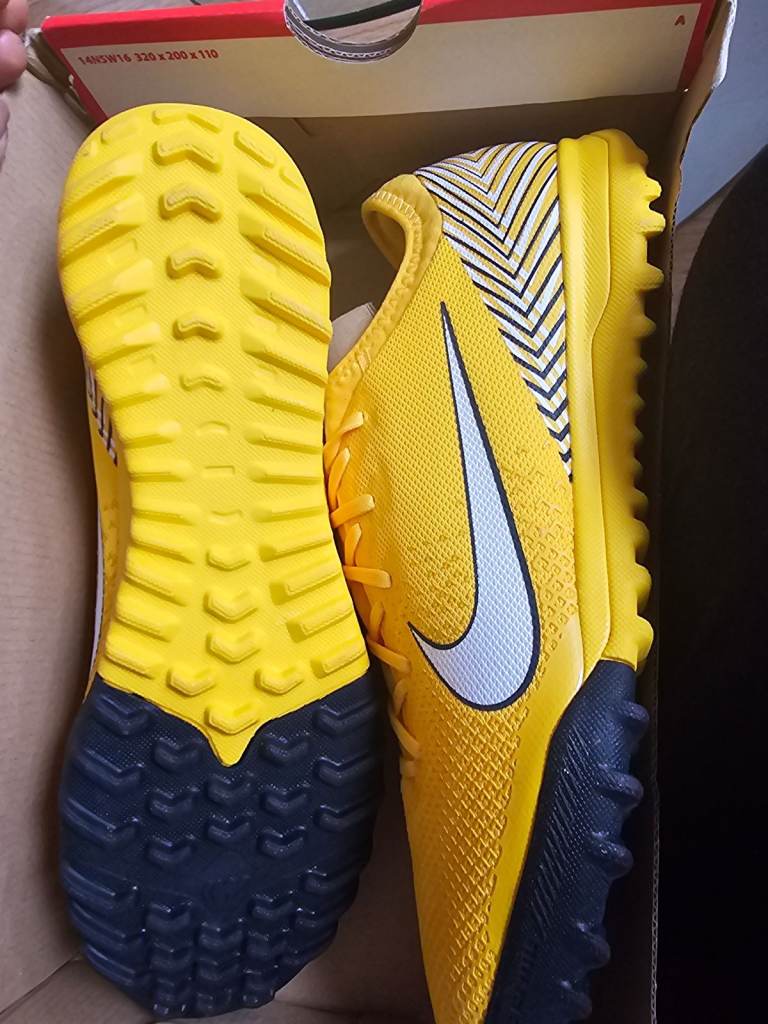 Men's Nike Mercurial Vapor XII Neymar jnr TF Football Boots UK size 10