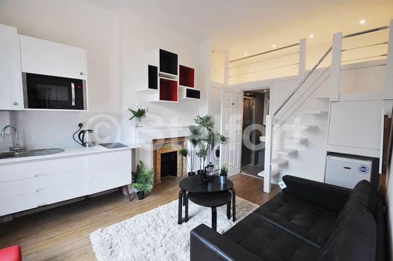 Studio flat in Parkhurst Road, London N7