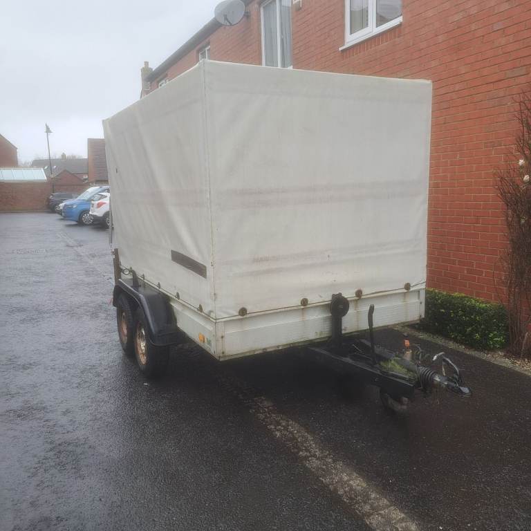 Coverd twin wheel trailer 