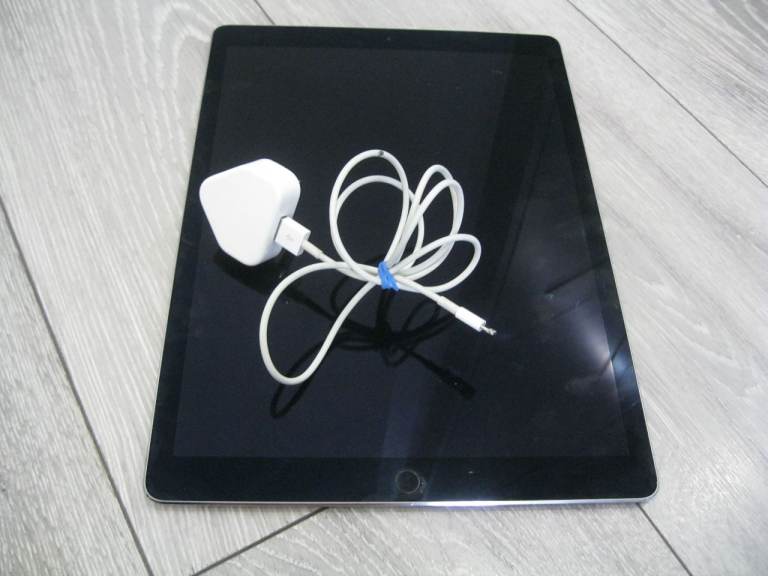 Apple iPad Pro 2nd Gen. 12.9 inch- 512GB, Wi-Fi, - Space Grey -Excellent Cond.