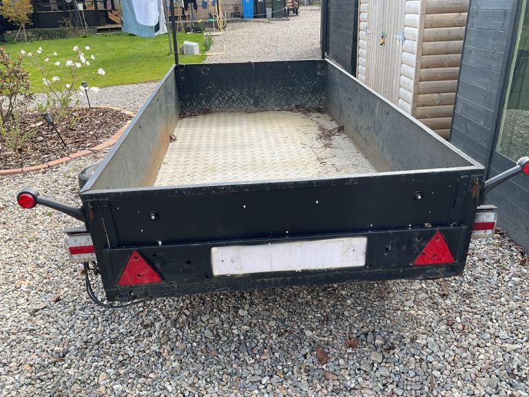TRAILER Light easy towed and easy manoeuvred unhitched 