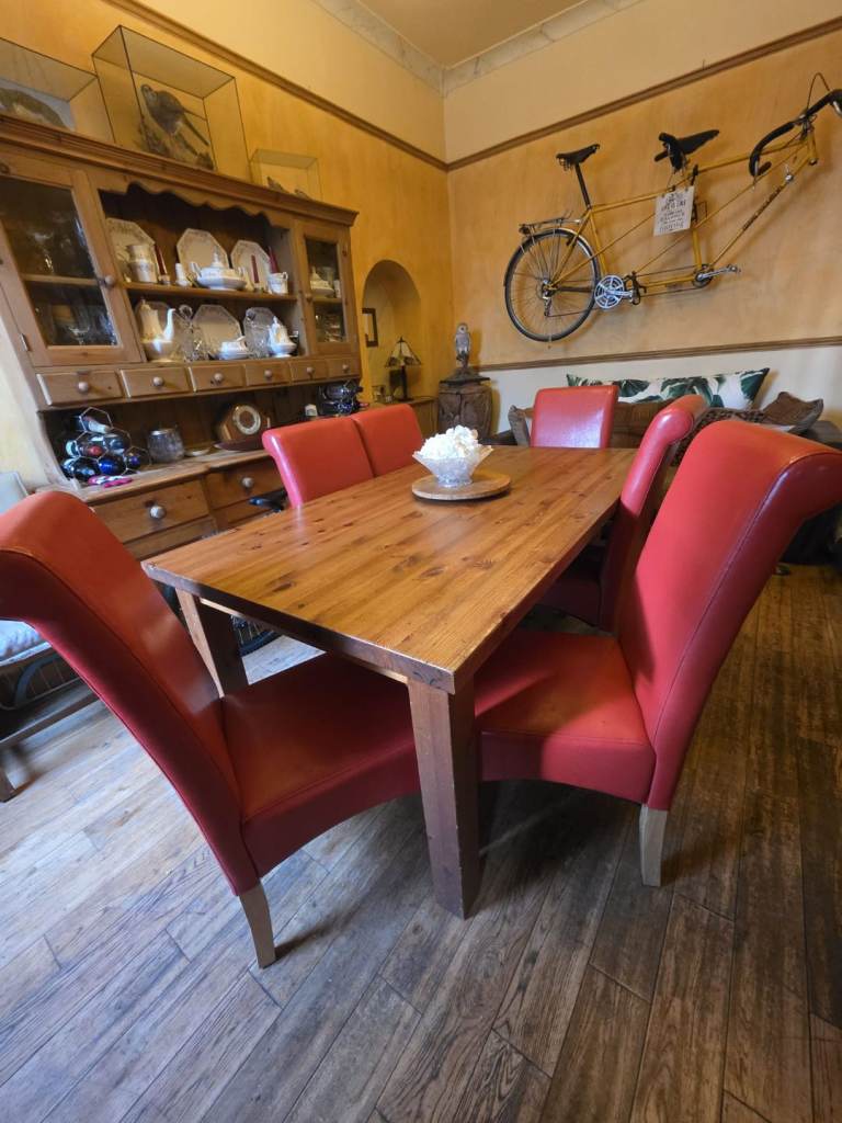 Large wooden oak dining table & chairs