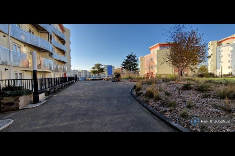 1 bedroom flat in The Crescent, Bristol, BS1 (1 bed) (#3052932)