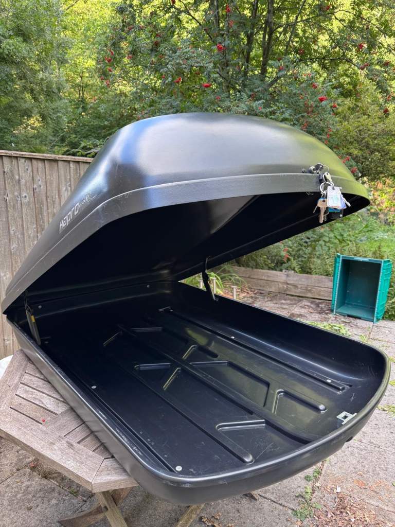 Hapro roady roof box 350 - good condition.