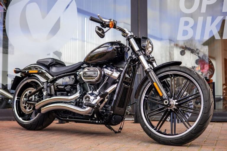 Harley-Davidson SOFTAIL 114 BREAKOUT ! ULTRA LOW MILES ! STUNNING