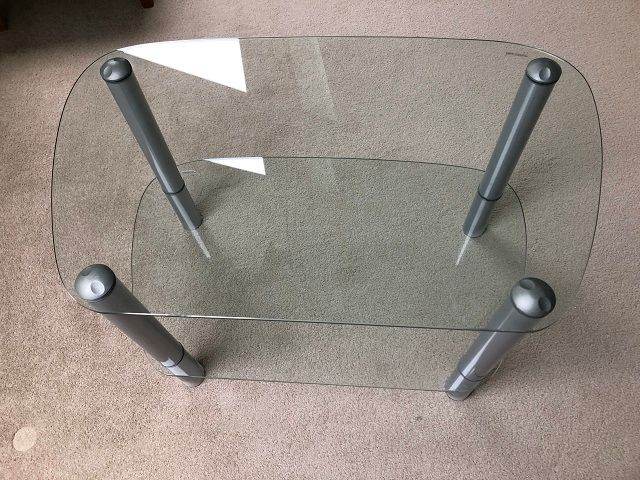 Glass TV Table/shelving unit in excellent condition