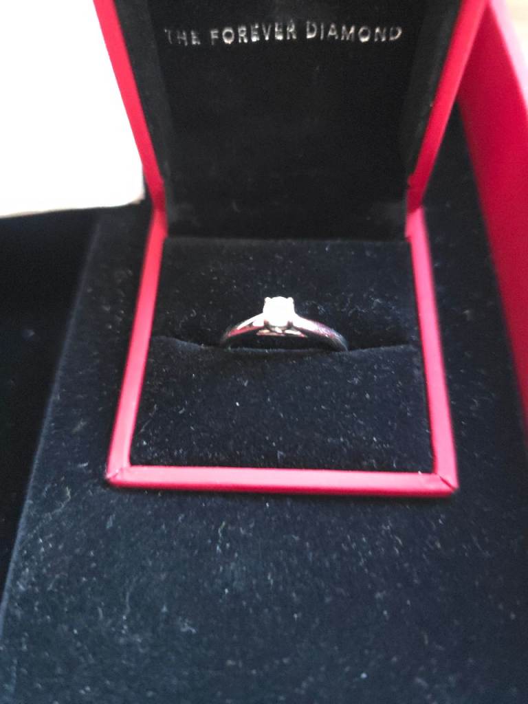 BEAUTIFUL H SAMUEL ENGAGEMENT RING  PURCHASED IN SALE FOR £719 ORIGINAL PRICE £899  SIZE N  COMPL