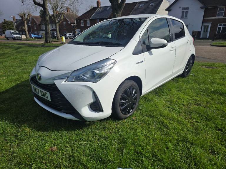 Toyota Yaris Hybrid Automatic 