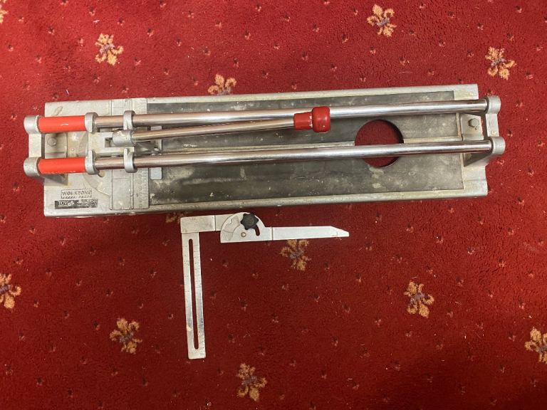 Tile cutter
