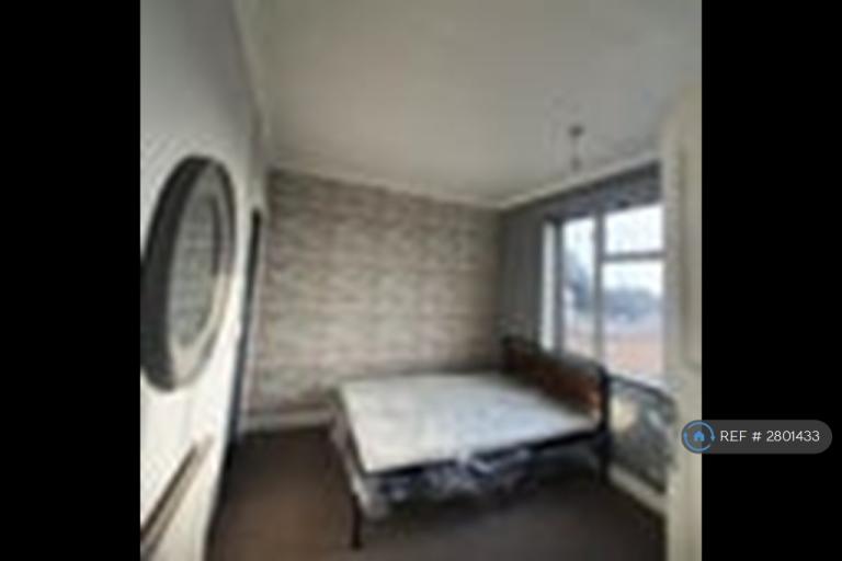 1 bedroom in Tolworth Broadway, Surbiton, KT6 (#2801433)