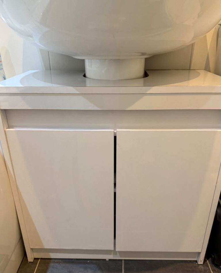 Bathroom storage unit