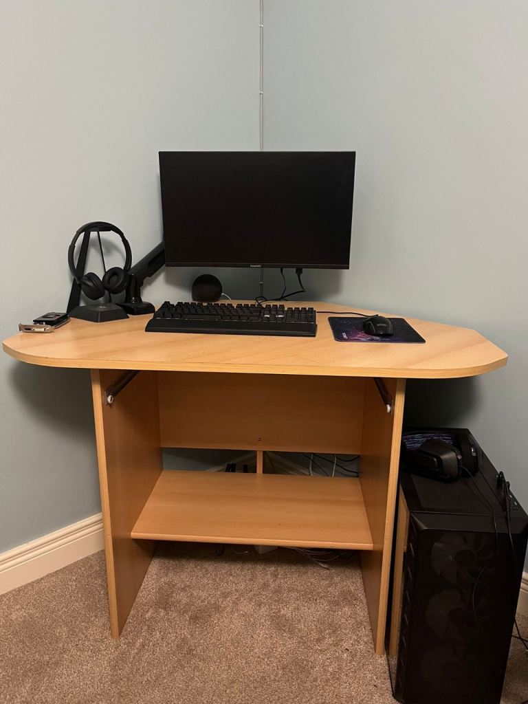 Computer desk 