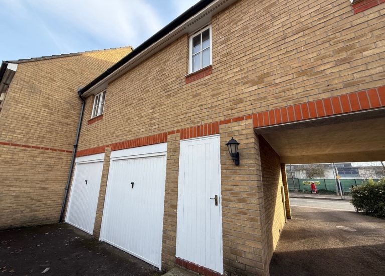 Garage to rent Chafford Hundred