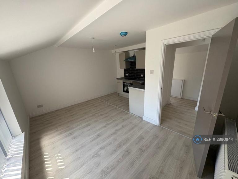 2 bedroom flat in Knotty Cross Flats Halewood Road, Liverpool, L25 (2 bed) (#2880844)