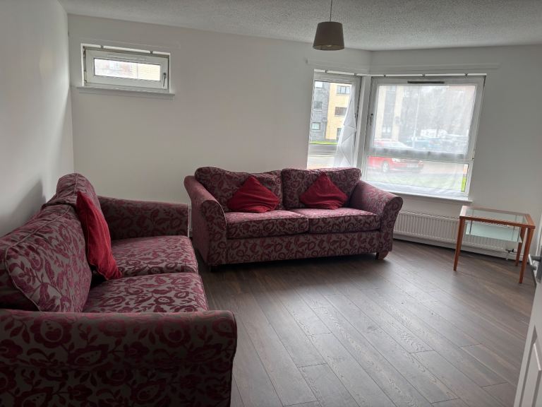Lovely Ground floor 2 Double bedroom on suite flat for immediate rent.