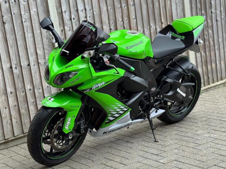 KAWASAKI NINJA ZX10R ANNIVERSARY EDITION 2011 (11) SUPER SPORT + 8,500 MILES 