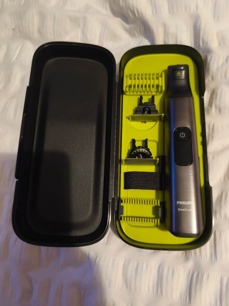 Philips OneBlade Trimmer with Travel Case – Missing charger
