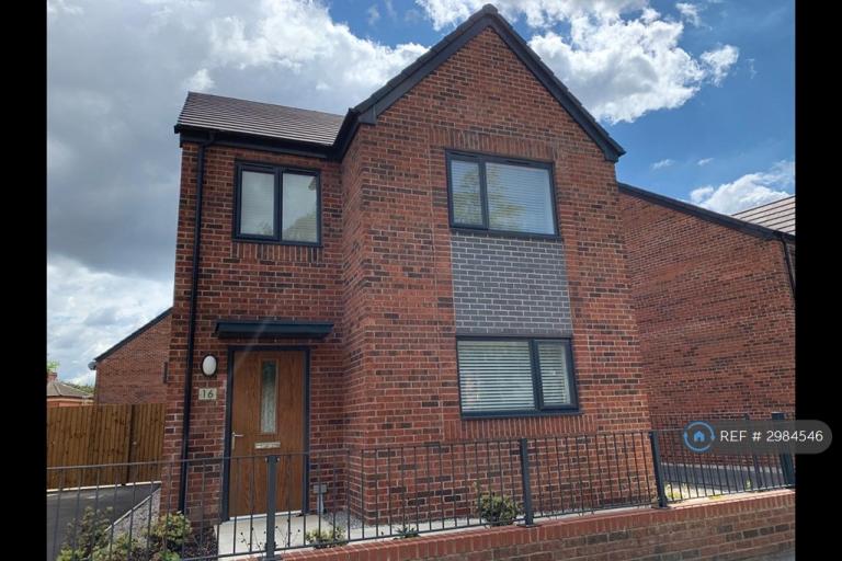 4 bedroom house in Clowes Street, Manchester, M12 (4 bed) (#2984546)