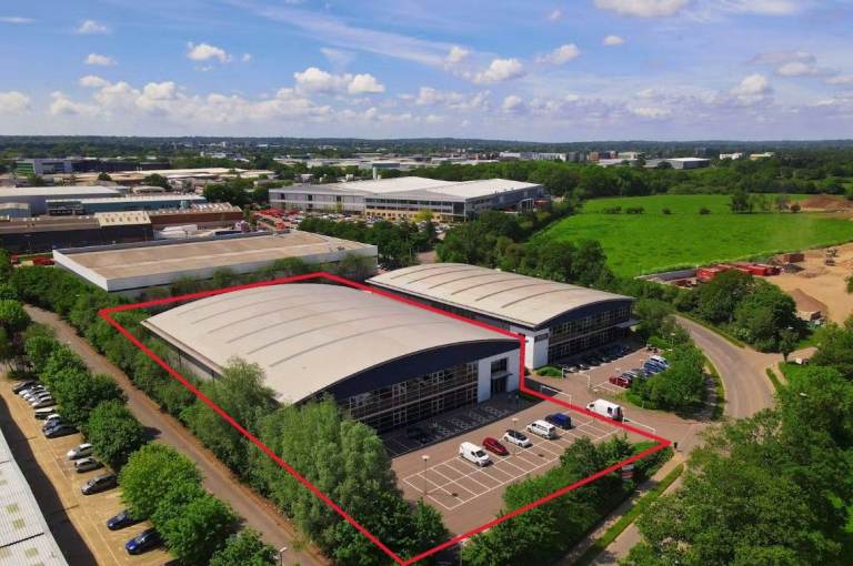 Large Warehouse / Industrial Unit To Rent in Crawley 