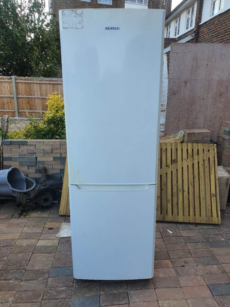 Samsung Freestanding Fridge Freezer – White, Fair Condition
