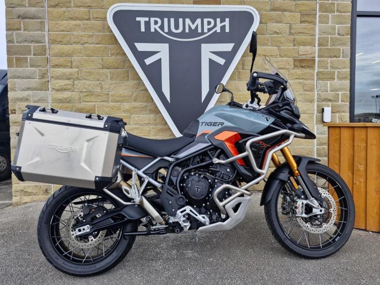 2026 Triumph Tiger 900 Rally Desert Edition - Just 504 miles - Akrapovic