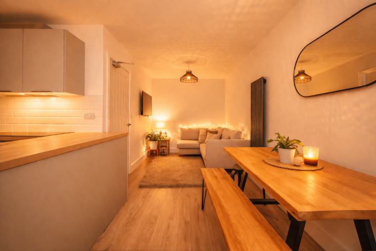 Spacious Contractor House | Free Parking | Huddersfield