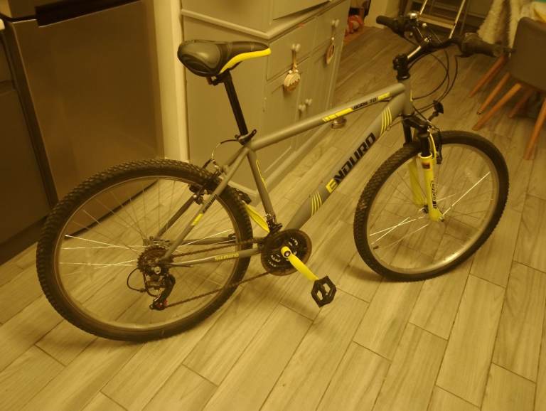 image for Brand spank new 3 weeks old adults enduro front suspension MTB retail 199.99 £85 Ono 