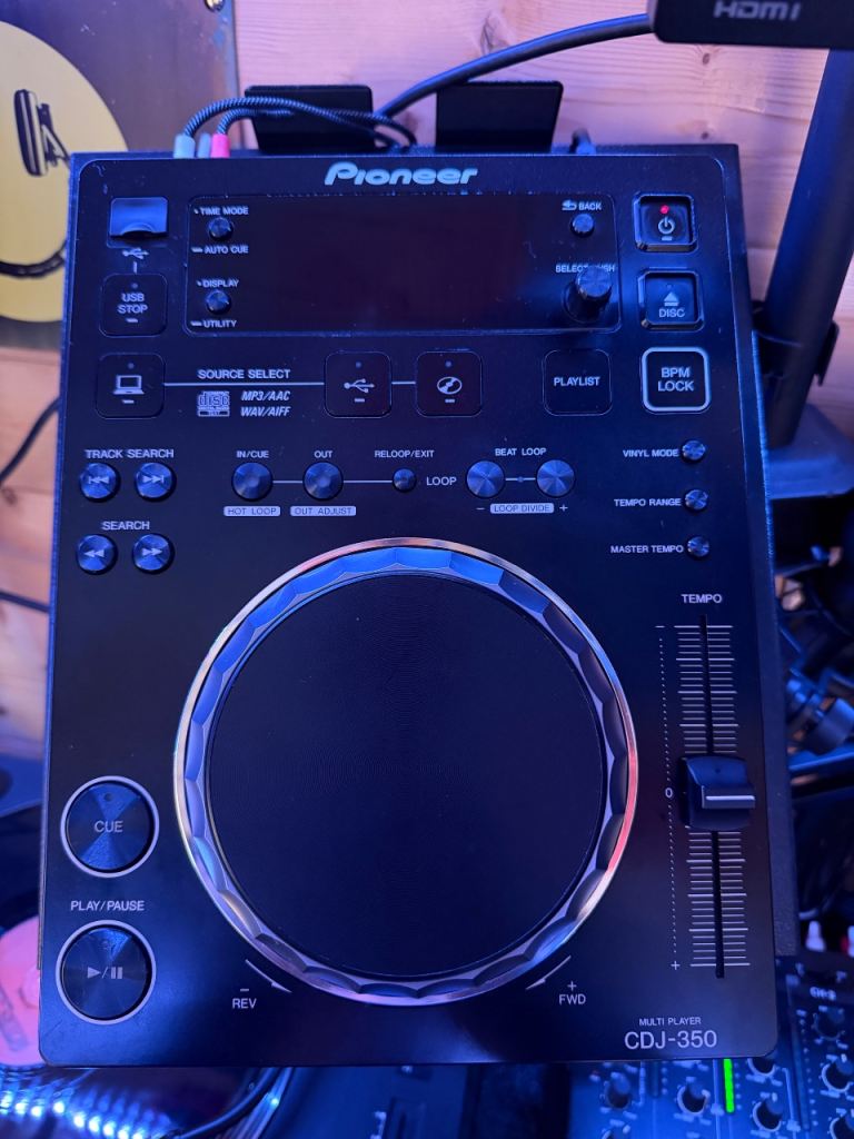 Pioneer cdj 350 &djm 350 in flight case with speakers and headphones 