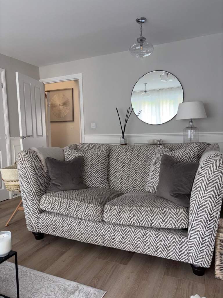 Stylish 3-Seater Sofa with Herringbone Pattern & Dark Cushions