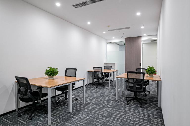 Paisley - PA3 4EF \ Upgrade to a Larger Office for Up to 15 Desks