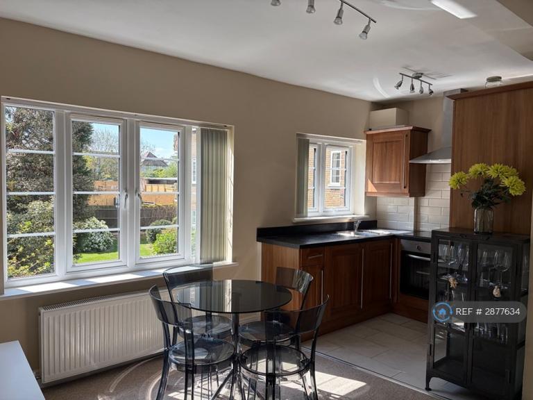 1 bedroom flat in Argyle Road, London, W13 (1 bed) (#2877634)