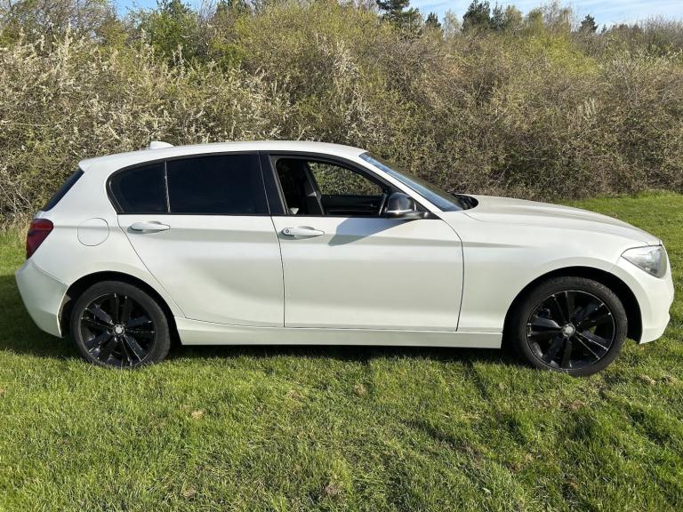 BMW 1 SERIES 2.0 118d SE Sport 5-door White Manual Diesel 2013