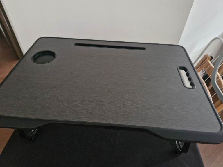 Laptop bed table