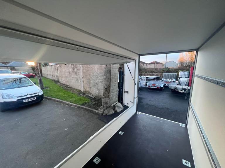 BRAND NEW TWIN AXLE CATERING TRAILER/ FOOD TRUCK/ BURGER VAN 2000KG