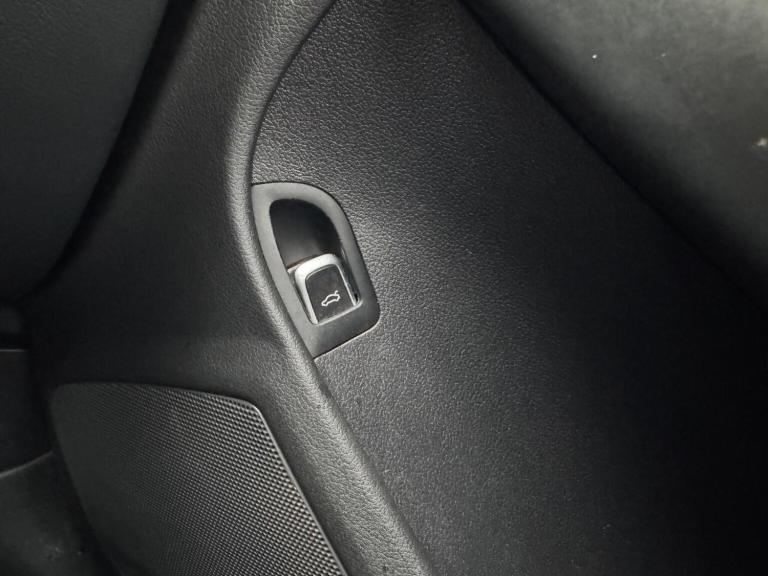 AUDI A4 AVANT 2.0 TDI S line quattro Euro 5 (s/s) 5dr 2015