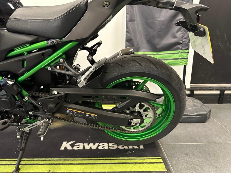 KAWASAKI Z900 SE PERFORMANCE--AKRAPOVIC-OHLINS SHOCK-BREMBO BRAKES