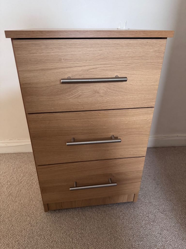 Bedside cabinets 