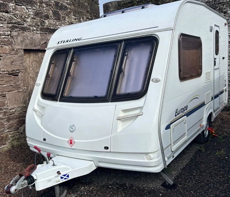 2006 Sterling Europa 390 – 2 Berth With motor mover 