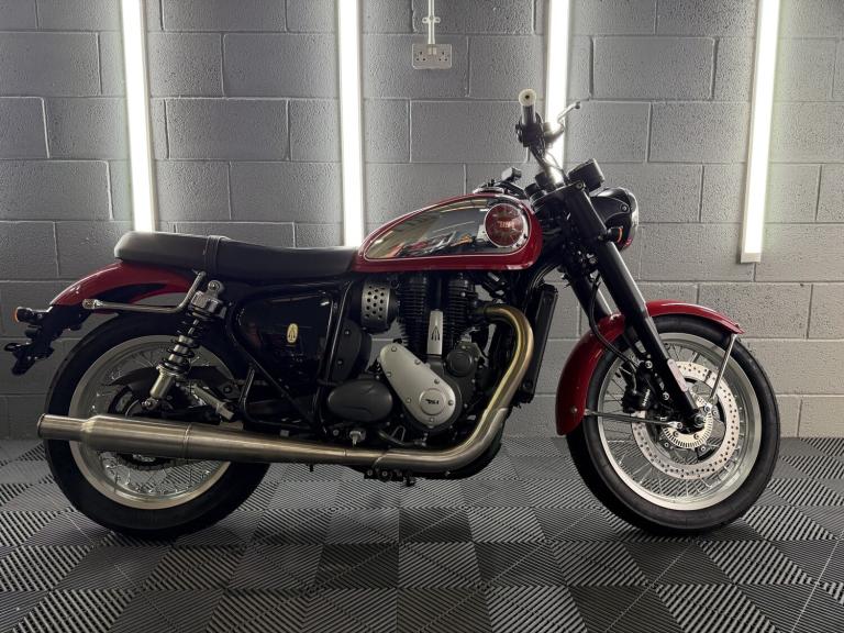 BSA GOLD STAR Insignia Red 2025